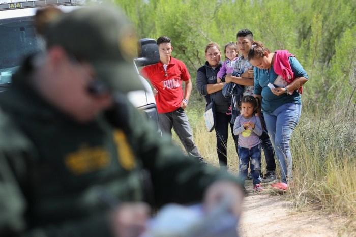 JohnMooreGetty:19SEPARATION-jumbo