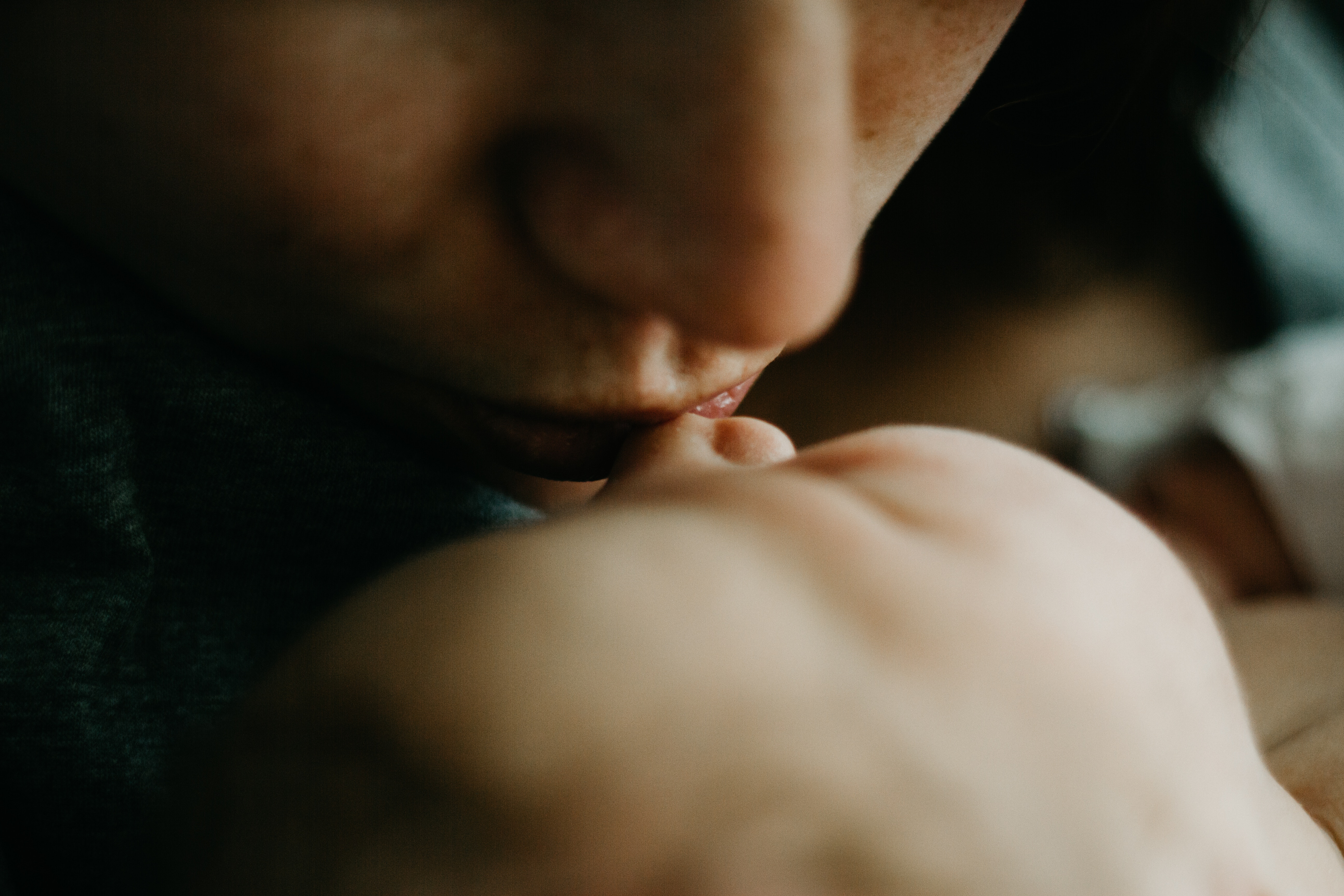 1ChildKiss:vince-fleming-487796-unsplash