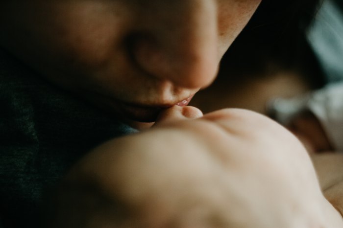 1ChildKiss:vince-fleming-487796-unsplash