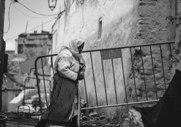 1womanshawl:aziz-acharki-744640-unsplash